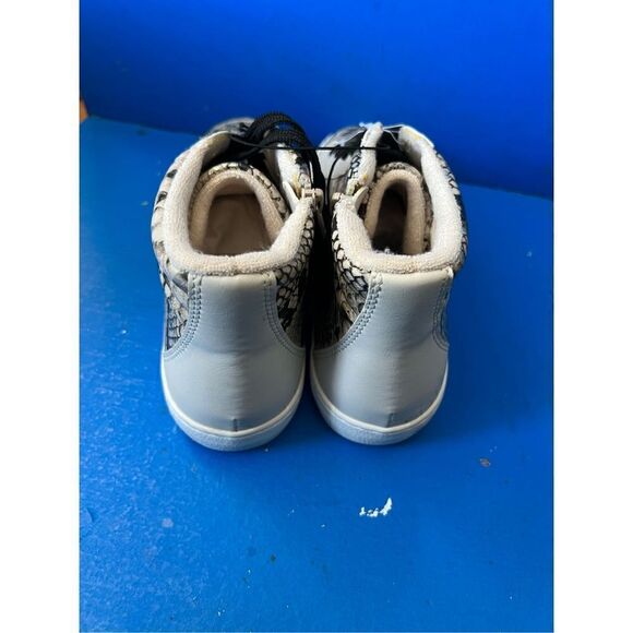 Time And Tru Women's Size 9 Memory Foam Snake Print Sneaker Shoes Nice - Picture 6 of 6